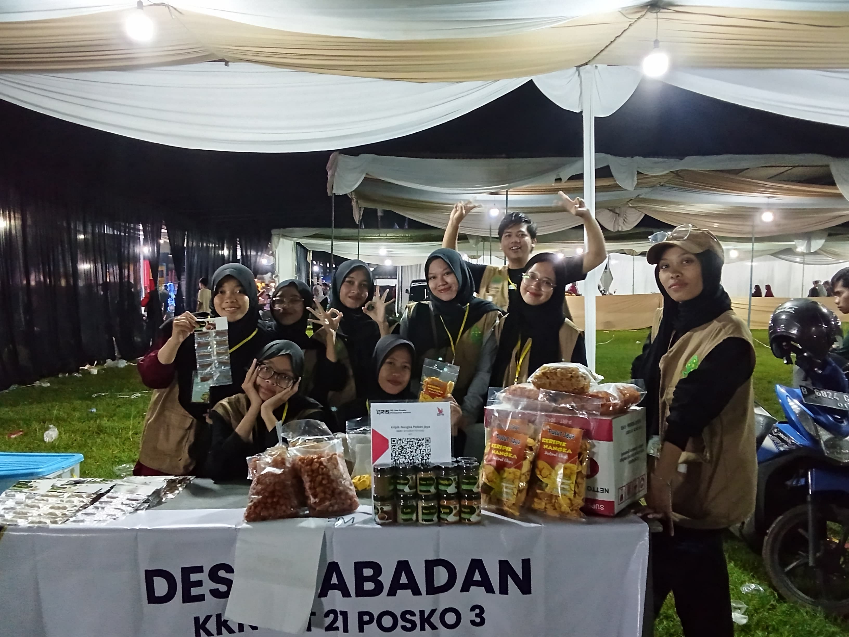 Dukung Produk Lokal Tembus Pasar Lebih Luas, Mahasiswa KKN MIT-21 Posko 3 Turut Berpartisipasi dalam Kegiatan "Lumbung Expo" Desa Babadan