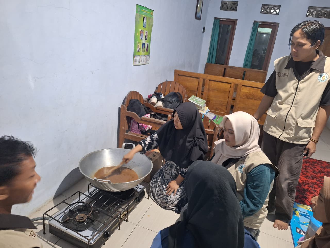 KKN Posko 6 Kunjungi UMKM Jahe Seduh “Sari Alam” di Desa Kepuh, Usaha Herbal Lokal Tembus Pasar Semarang-Solo