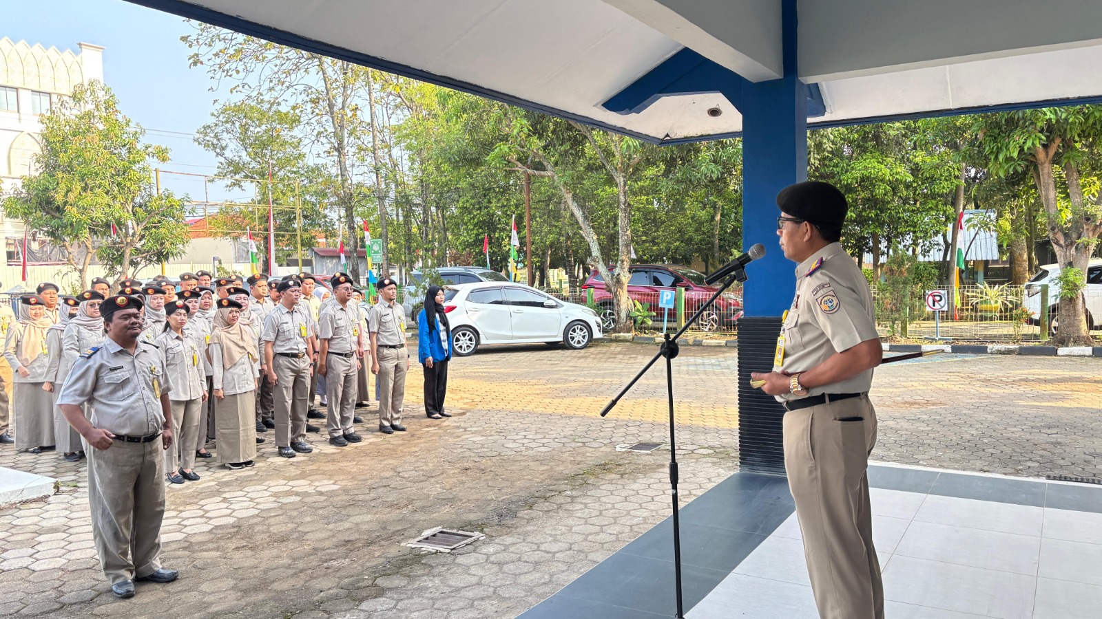 Semangat Hari Kartini dalam Apel Pagi Kantah Batang: Inspirasi untuk Kinerja yang Lebih Baik