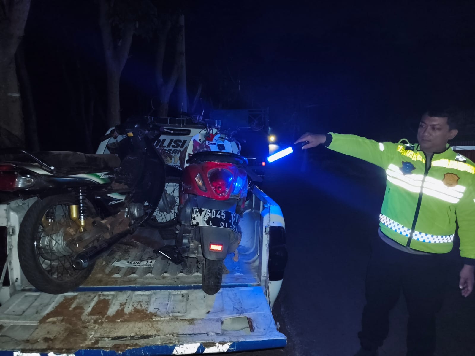 Truk Diduga Rem Blong dan Berjalan Mundur di Banyuputih Batang, Hantam Tiga Pemotor: Satu Orang Meninggal Dunia