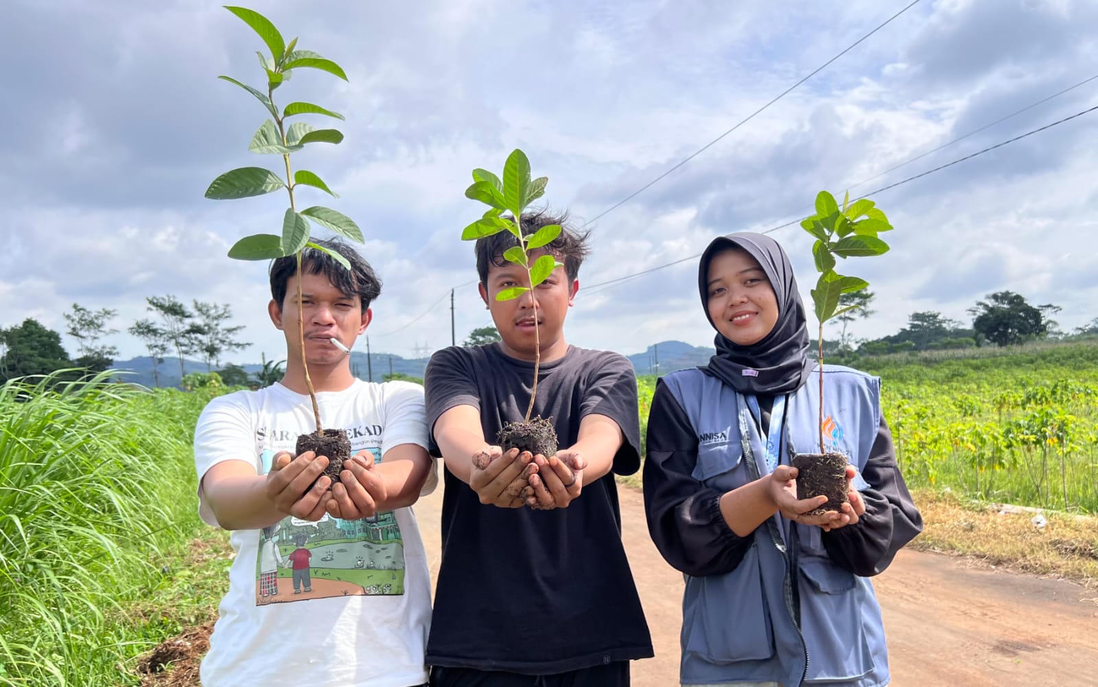 Rawat dan Ruwat Alam Rowosari, Mahasiswa KKN UIN Walisongo Tebarkan 450 Bibit Tumbuhan